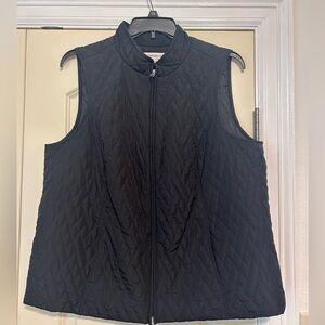 Croft and Barrow women’s plus black quilted vest.